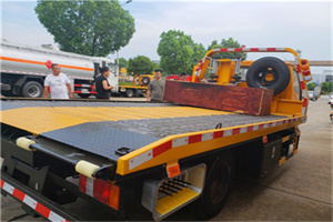 泽库附近拖车电话号码服务